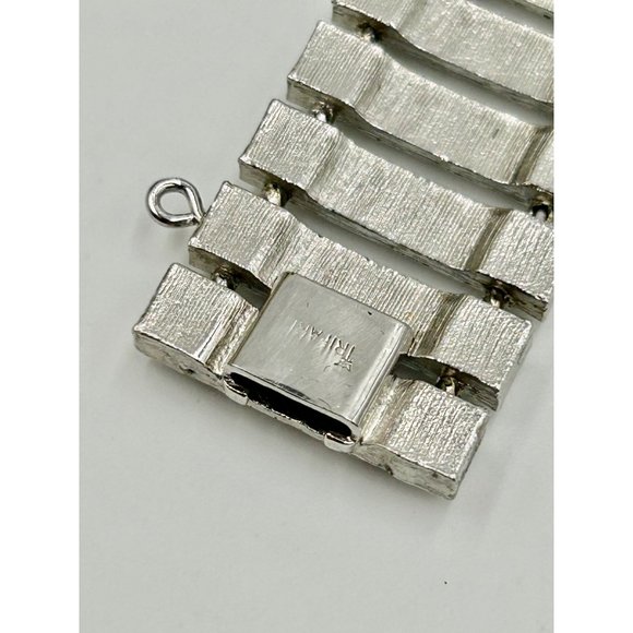 Vintage Signed TRIFARI Textured Silver Tone Bracelet Wide Retro Classic Design - Picture 7 of 9
